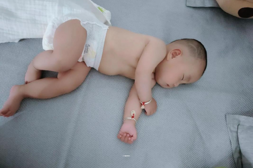 喀什几个月宝宝会抬头