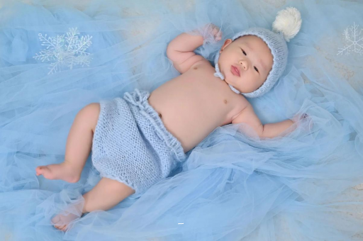 喀什摸孕妇肚子沾喜气